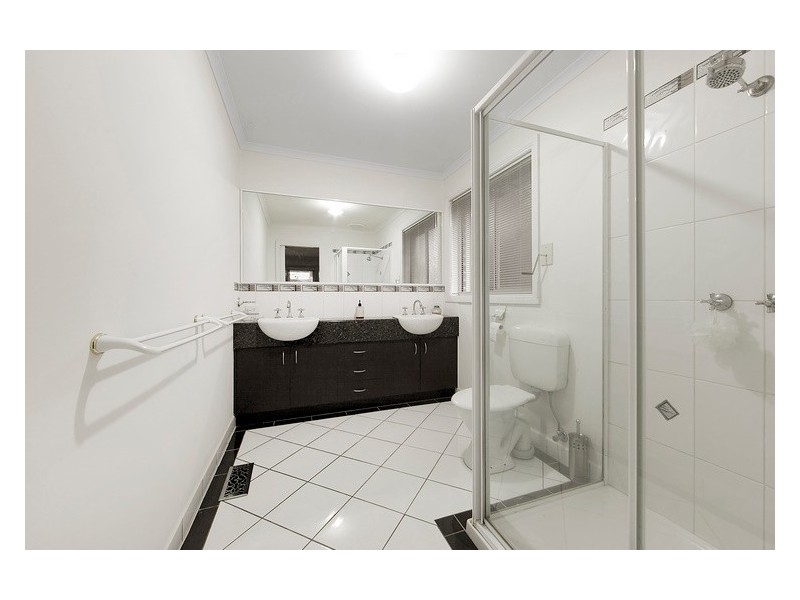 9 Lisson Court, Berwick VIC 3806