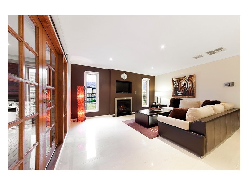 30 Lakeside Drive, Berwick VIC 3806