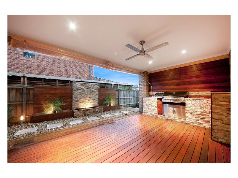 30 Lakeside Drive, Berwick VIC 3806