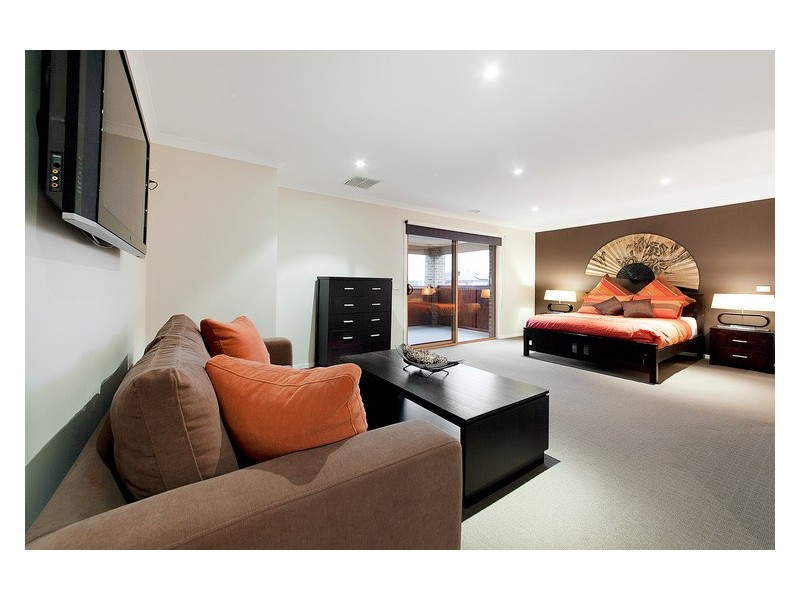 30 Lakeside Drive, Berwick VIC 3806