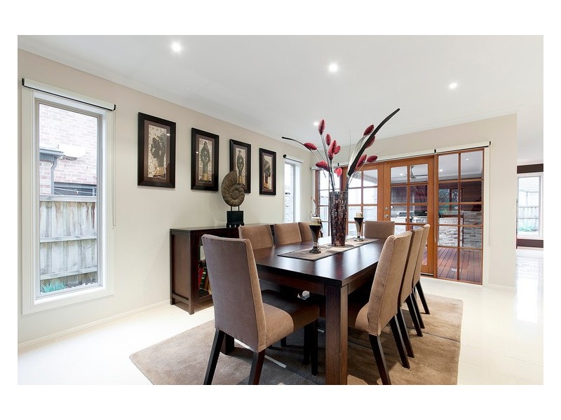 30 Lakeside Drive, Berwick VIC 3806