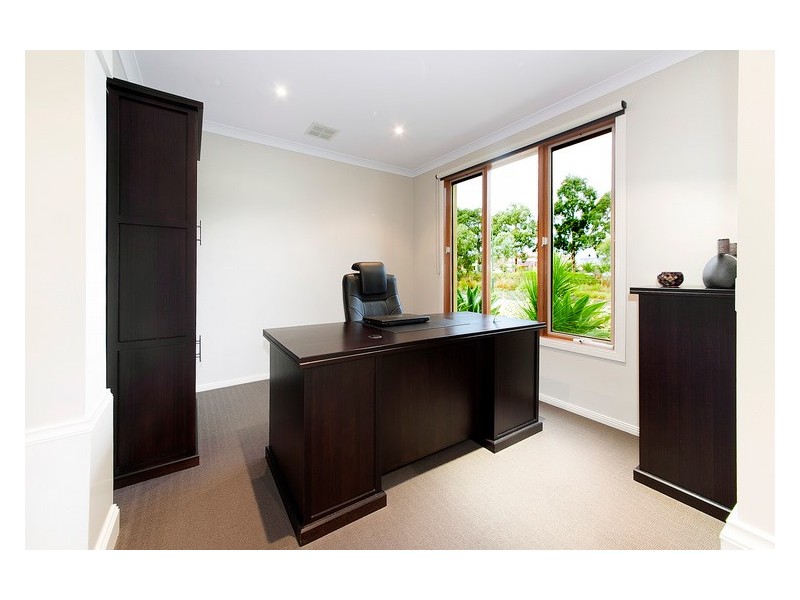 30 Lakeside Drive, Berwick VIC 3806