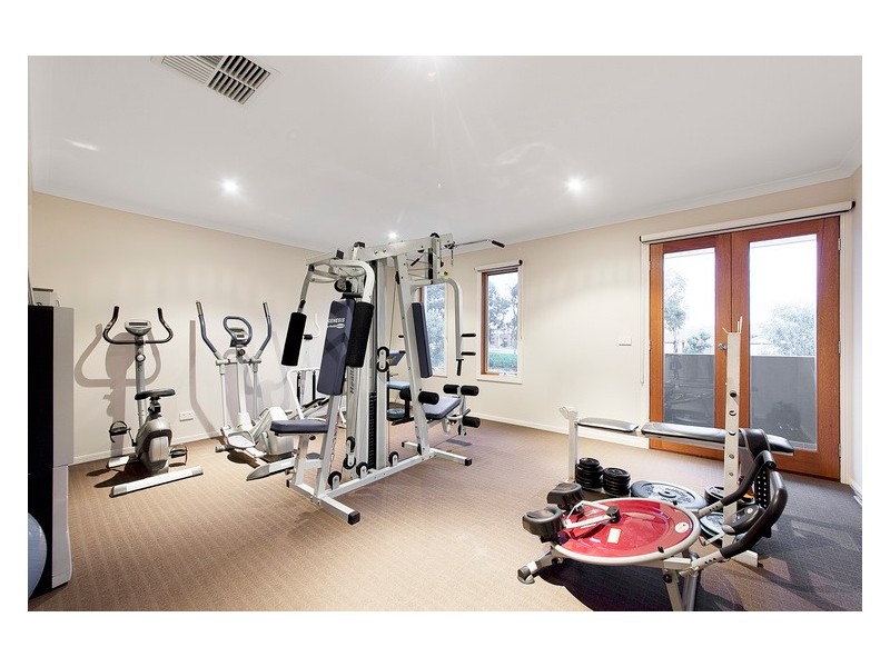 30 Lakeside Drive, Berwick VIC 3806