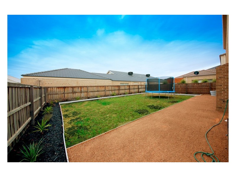 30 Lakeside Drive, Berwick VIC 3806