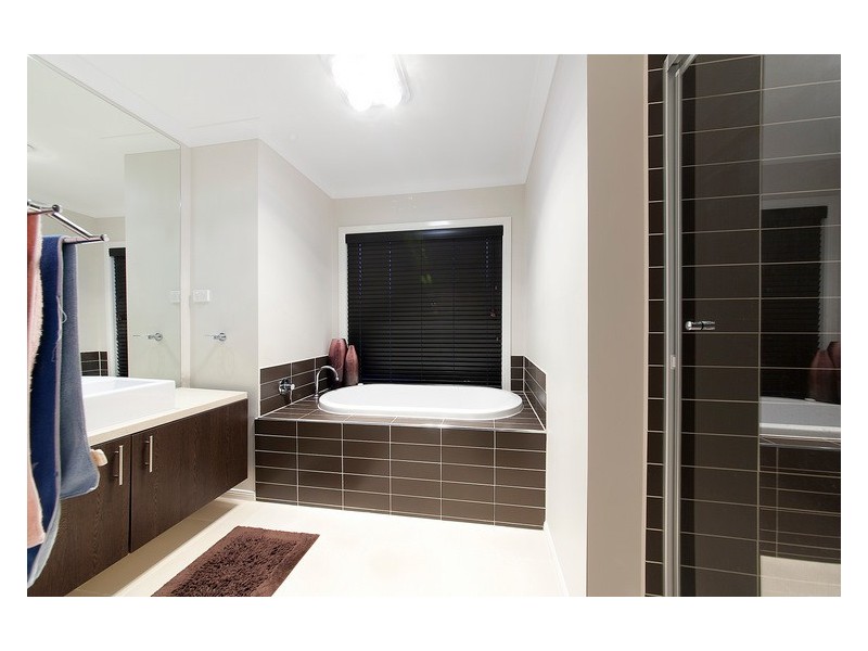 30 Lakeside Drive, Berwick VIC 3806