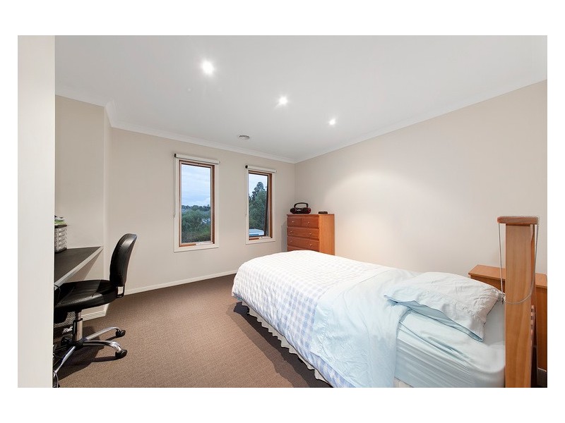 30 Lakeside Drive, Berwick VIC 3806