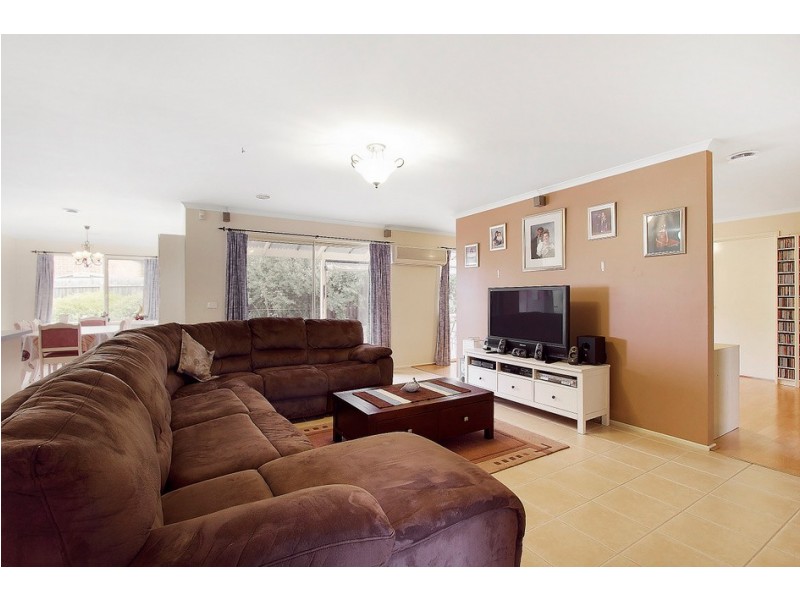 38 Robinswood Parade, Narre Warren South VIC 3805