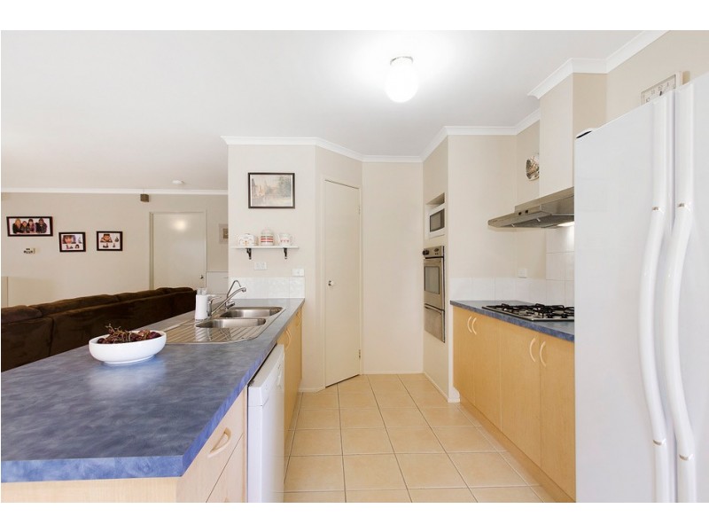 38 Robinswood Parade, Narre Warren South VIC 3805