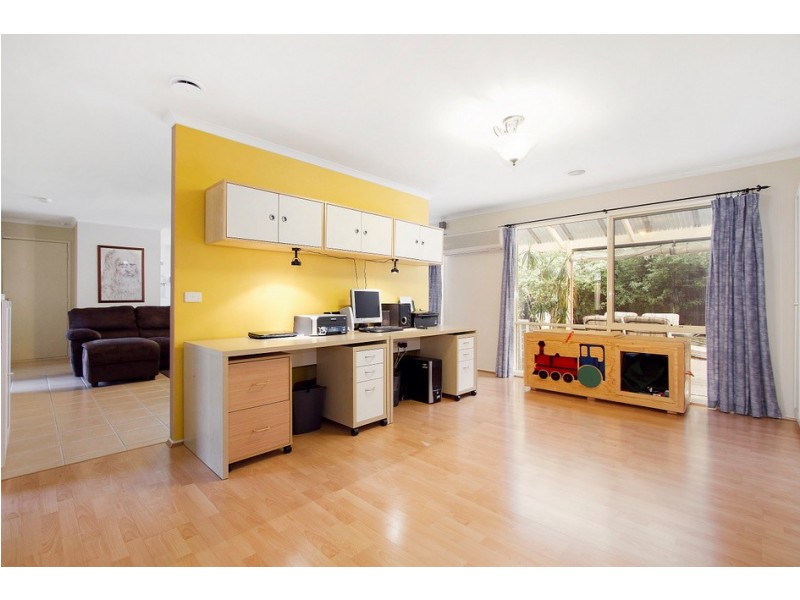 38 Robinswood Parade, Narre Warren South VIC 3805