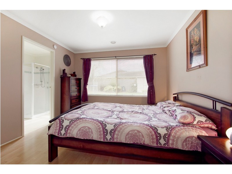 38 Robinswood Parade, Narre Warren South VIC 3805