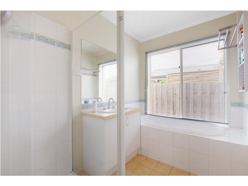 38 Robinswood Parade, Narre Warren South VIC 3805