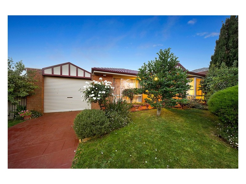 15 Claremont Glen, Berwick VIC 3806