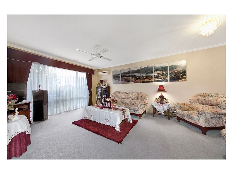 15 Claremont Glen, Berwick VIC 3806