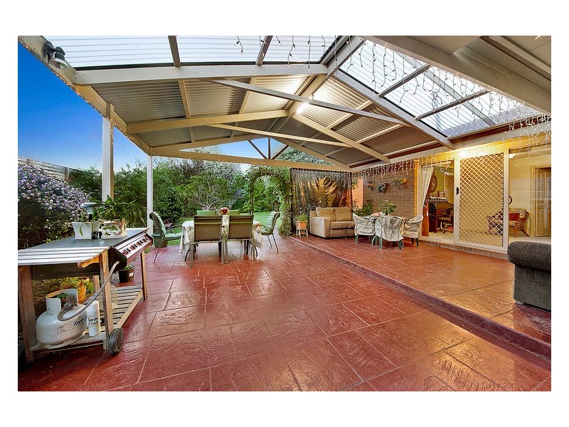 15 Claremont Glen, Berwick VIC 3806