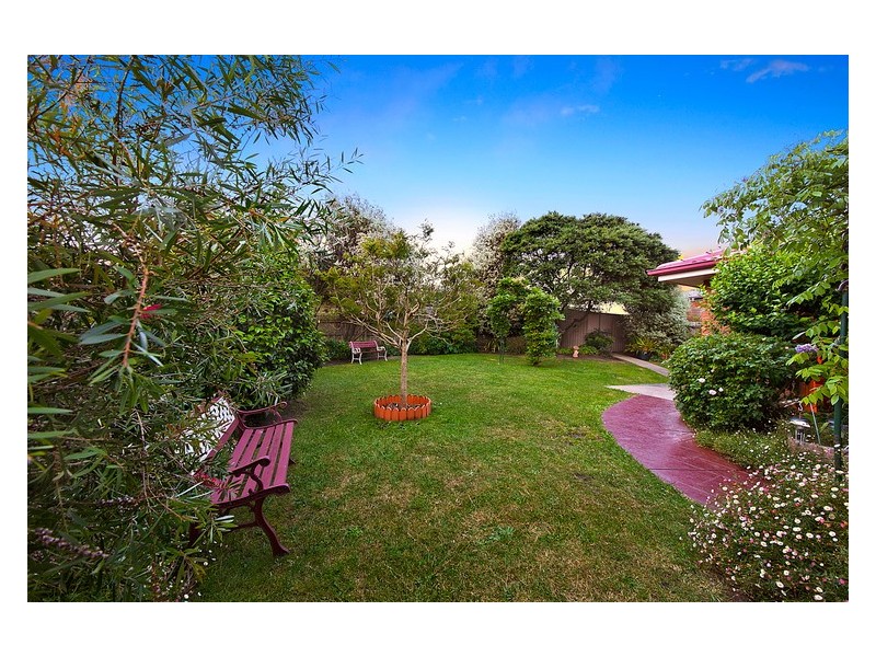 15 Claremont Glen, Berwick VIC 3806