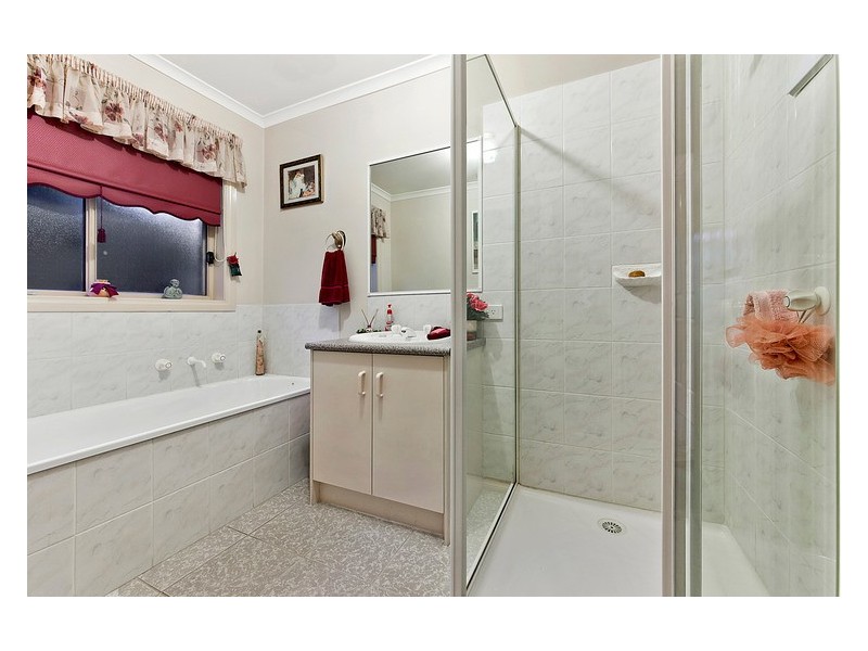 15 Claremont Glen, Berwick VIC 3806