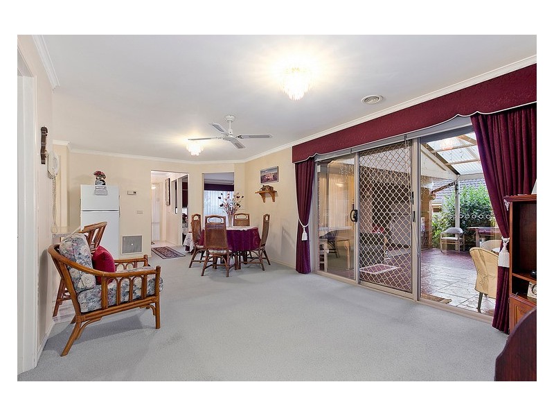 15 Claremont Glen, Berwick VIC 3806