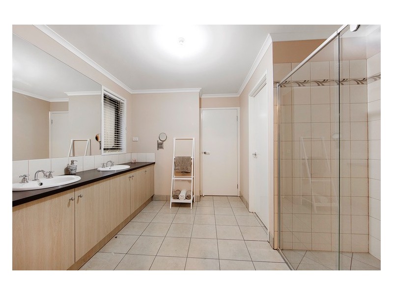 4 Jembecca Drive, Berwick VIC 3806