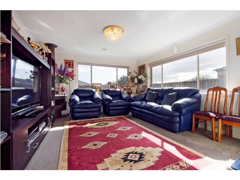 22 Violet Way, Cranbourne VIC 3977