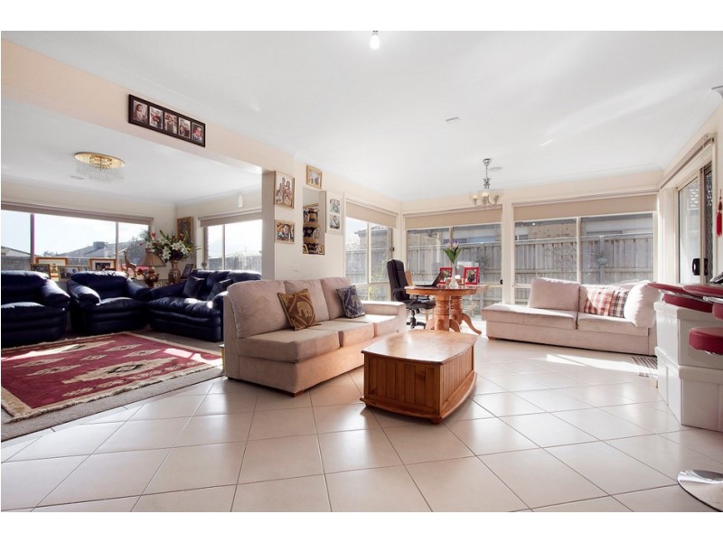22 Violet Way, Cranbourne VIC 3977