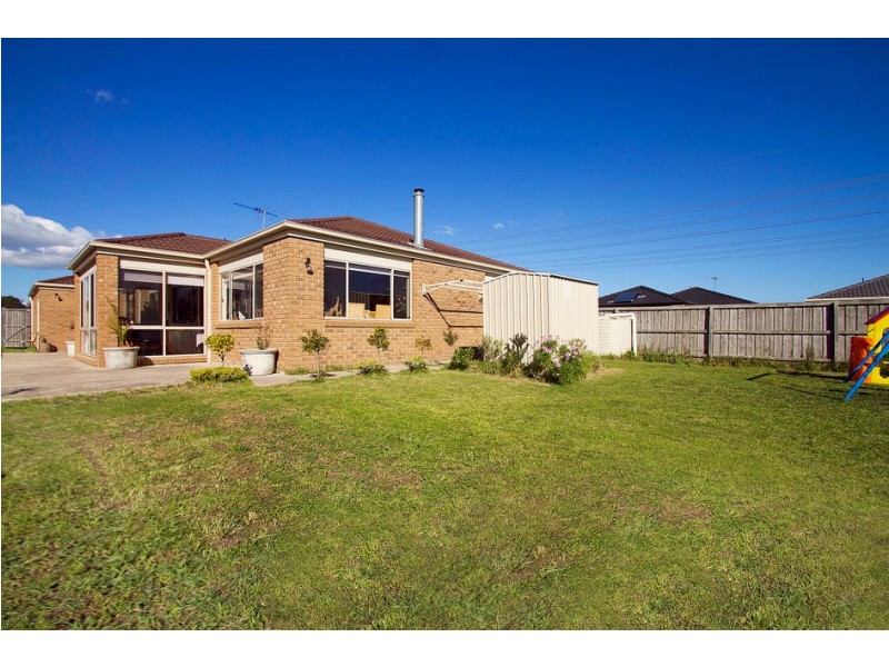 22 Violet Way, Cranbourne VIC 3977