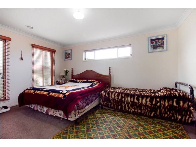 22 Violet Way, Cranbourne VIC 3977