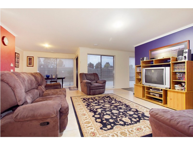 25 Dorchester Drive, Narre Warren South VIC 3805