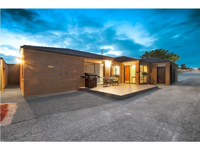 25 Dorchester Drive, Narre Warren South VIC 3805