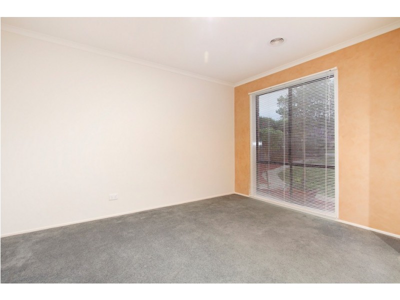 25 Dorchester Drive, Narre Warren South VIC 3805