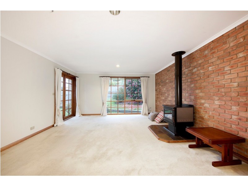 8 Bournevale Drive, Berwick VIC 3806