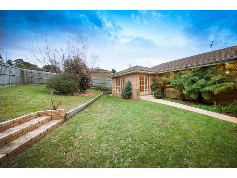 8 Bournevale Drive, Berwick VIC 3806