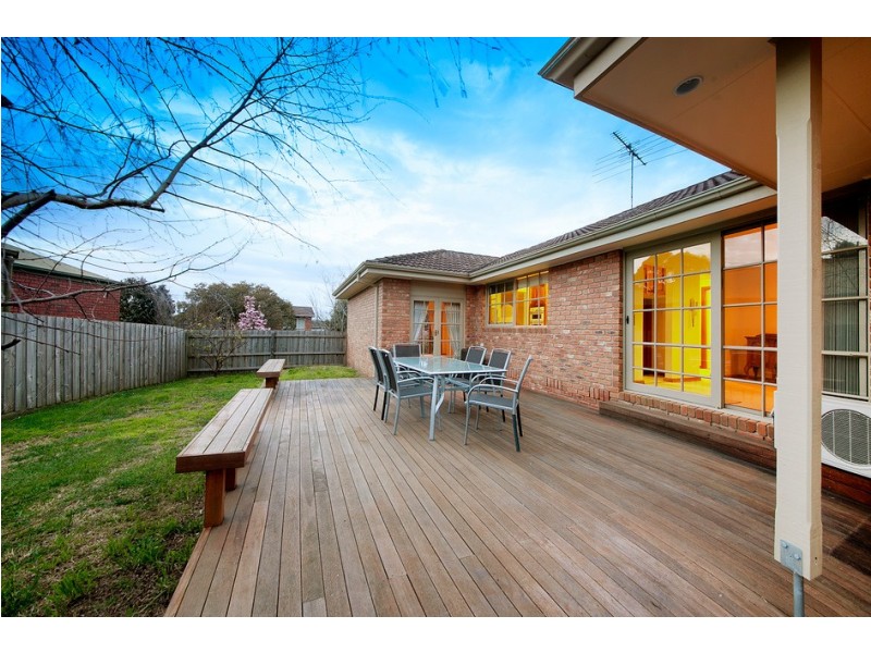 8 Bournevale Drive, Berwick VIC 3806