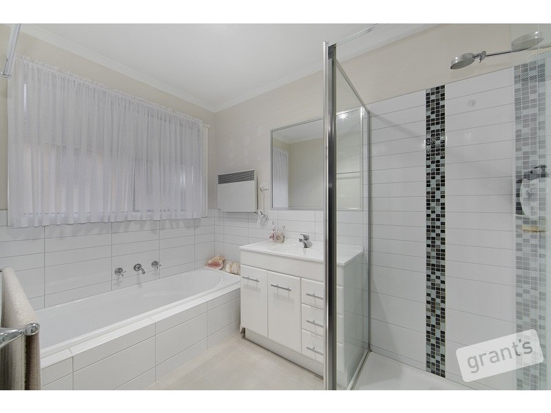 6/130 Kennington Park Drive, Endeavour Hills VIC 3802