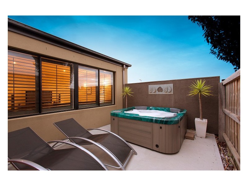 13 Chase Blvd, Berwick VIC 3806