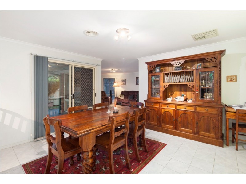 105 Amber Crescent, Narre Warren VIC 3805