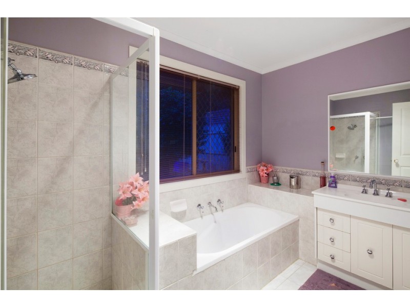 105 Amber Crescent, Narre Warren VIC 3805