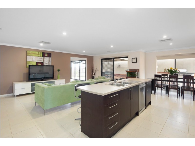 4 Daventry Court, Berwick VIC 3806