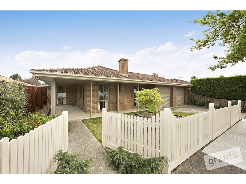 21 Hedgeley Drive, Berwick VIC 3806