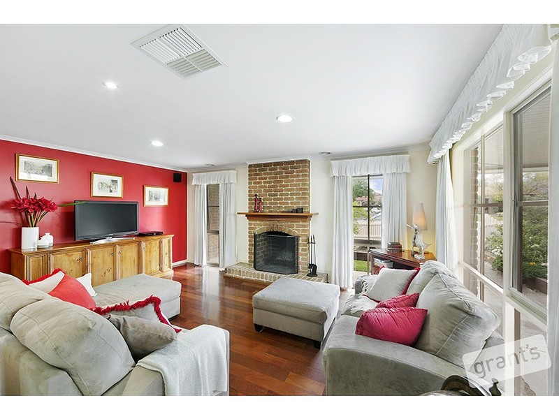 21 Hedgeley Drive, Berwick VIC 3806