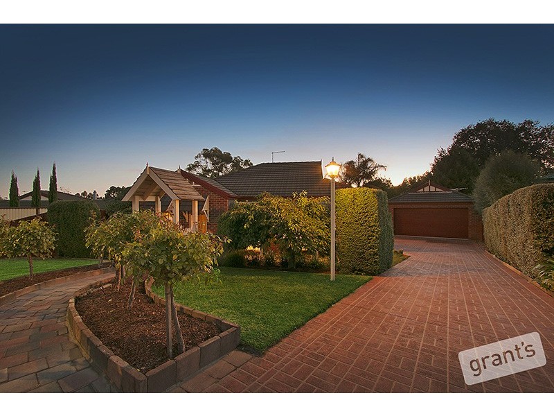 4 Furness Court, Berwick VIC 3806