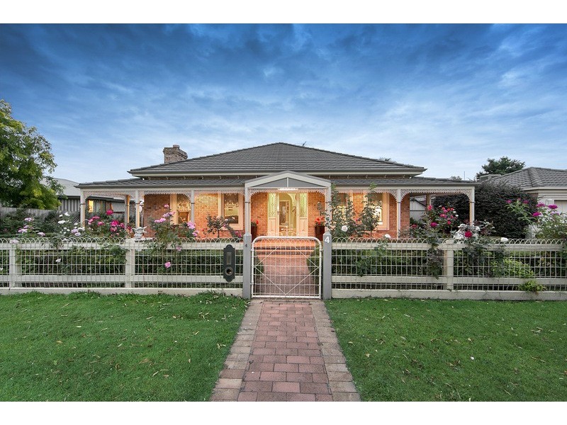 4 Hilda Court, Berwick VIC 3806