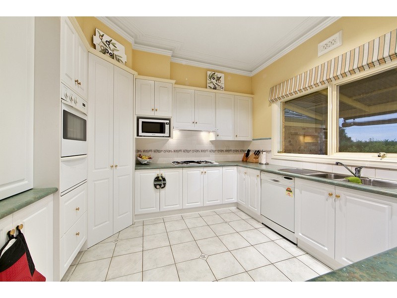 4 Hilda Court, Berwick VIC 3806