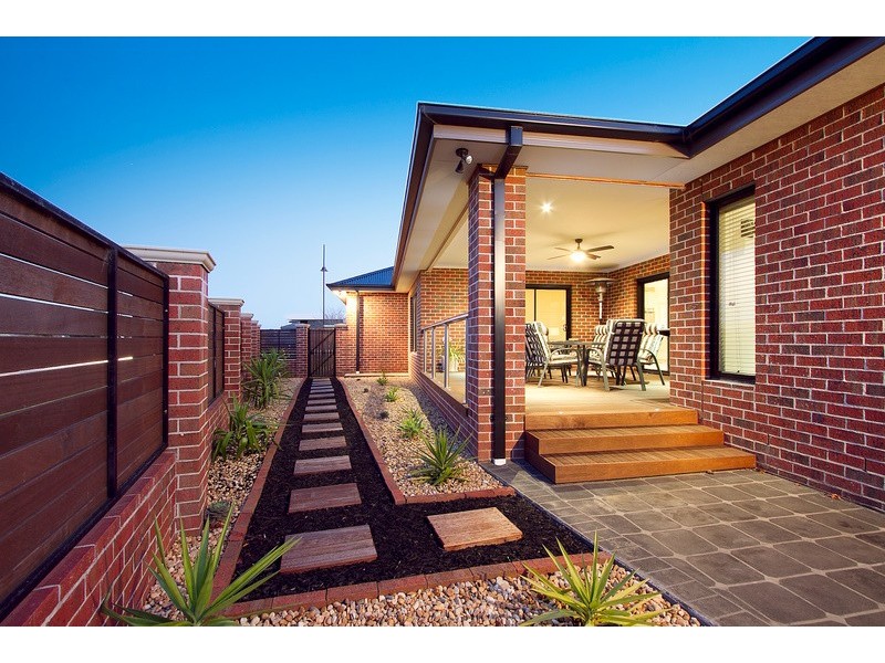 94 Fairholme Boulevard, Berwick VIC 3806