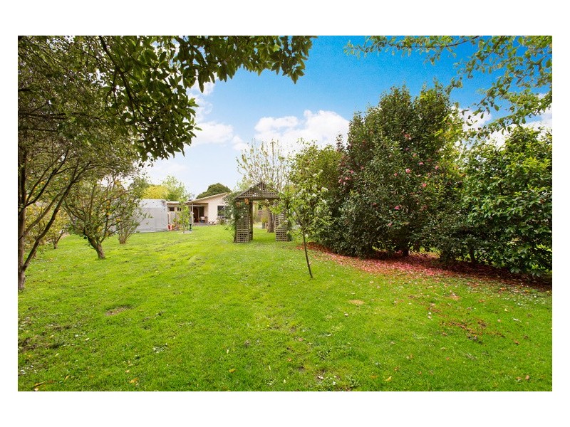 8 Castlegate Place, Berwick VIC 3806