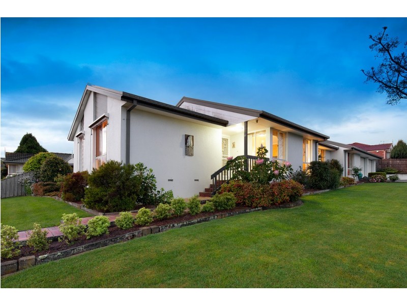 6 Kingsmere Drive, Berwick VIC 3806