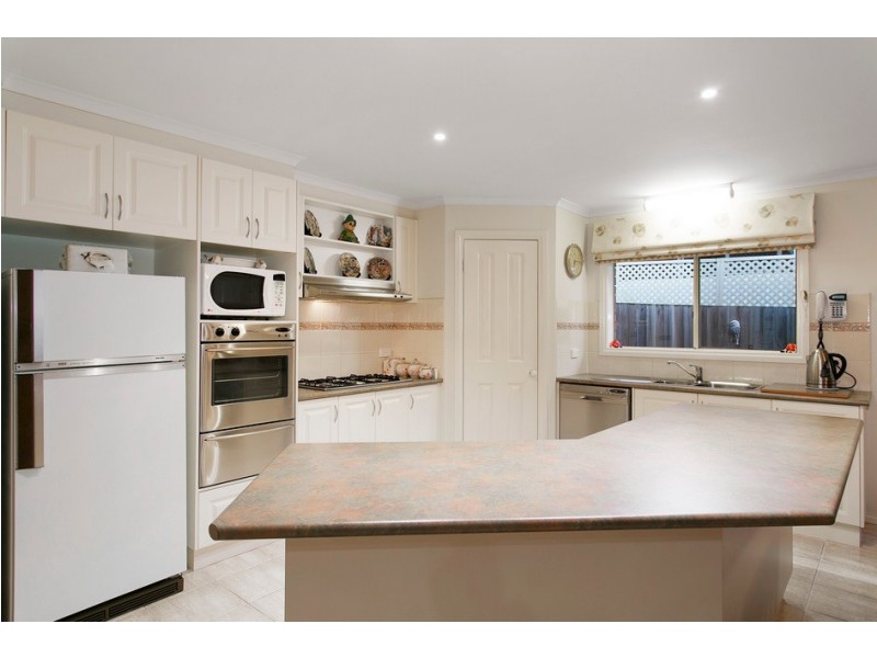 11 Nightingale Crescent, Berwick VIC 3806