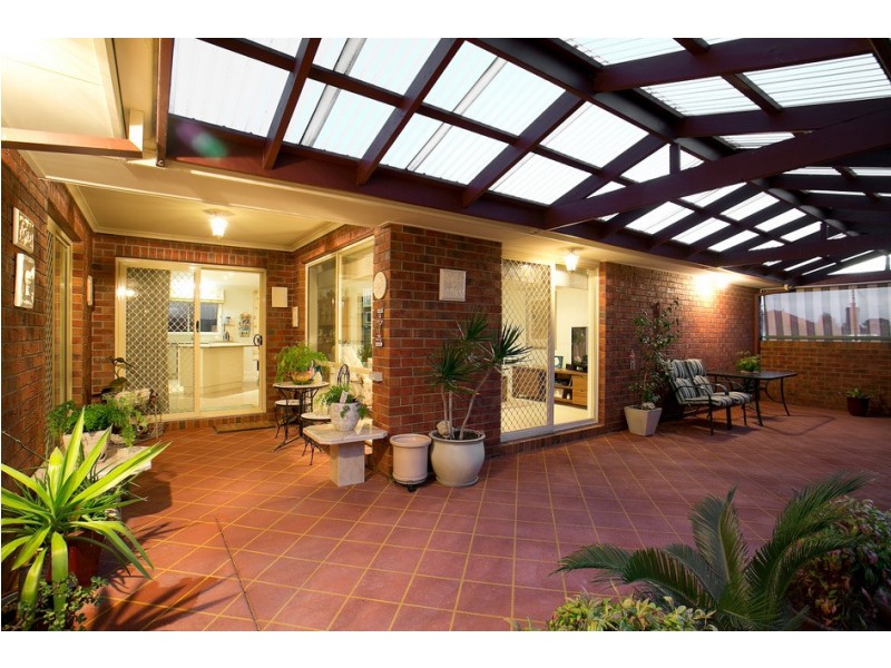 11 Nightingale Crescent, Berwick VIC 3806