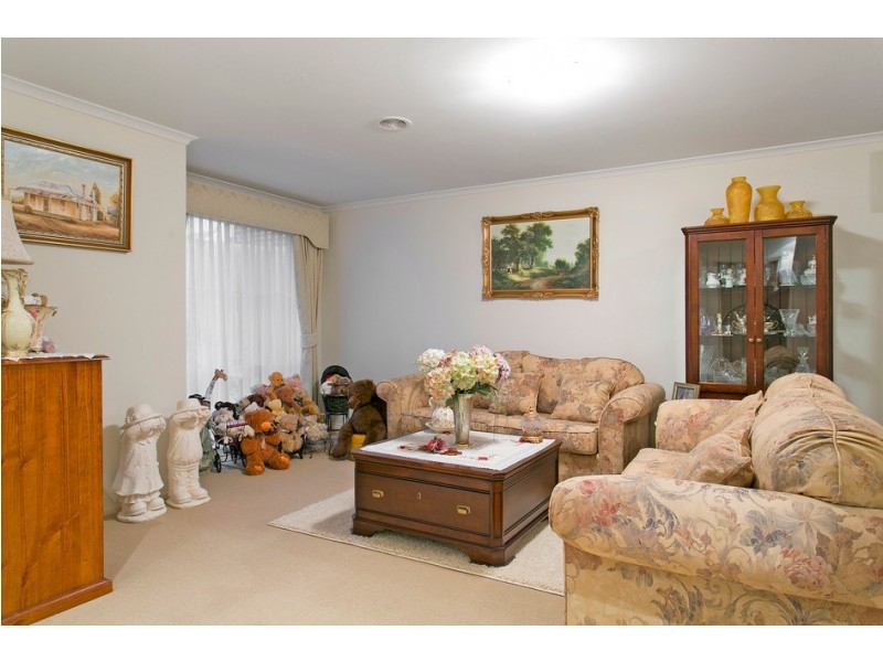 11 Nightingale Crescent, Berwick VIC 3806