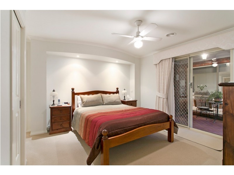 11 Nightingale Crescent, Berwick VIC 3806