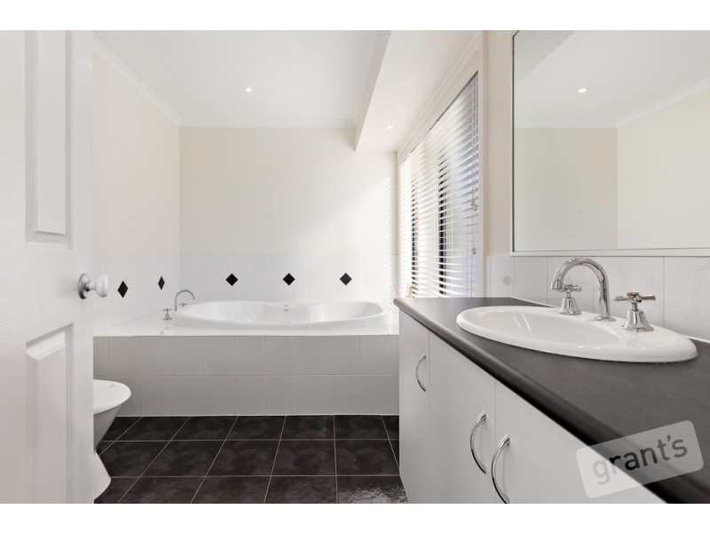 18 Ellesse Way, Berwick VIC 3806